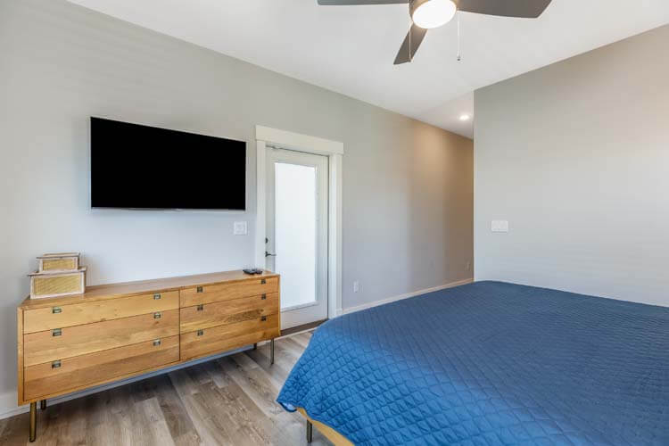 1st Floor King with Private Bath