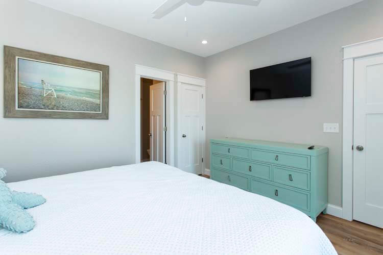 1st Floor King with Private Bath