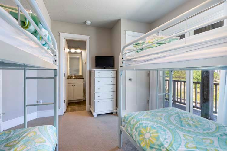 1st Floor Twin Bunks with Private Bath