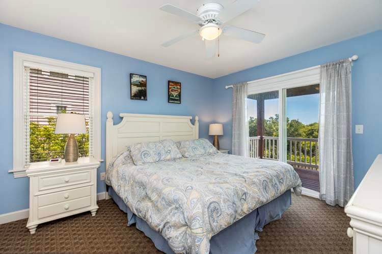 1st Floor King Bedroom 