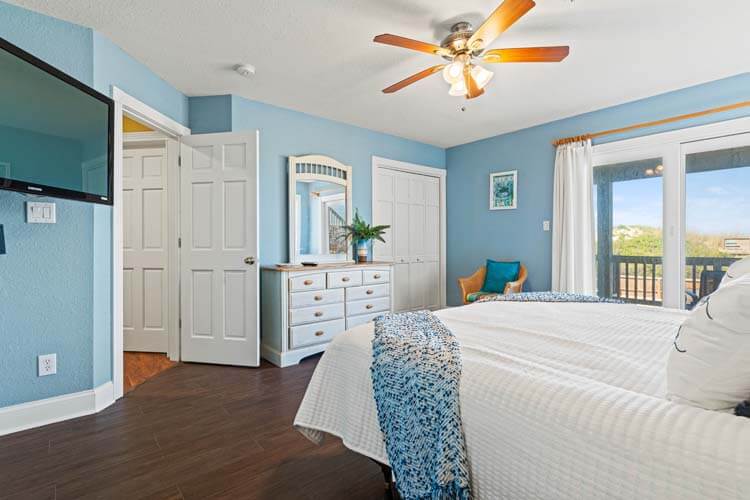 1st Floor King with Private Bath