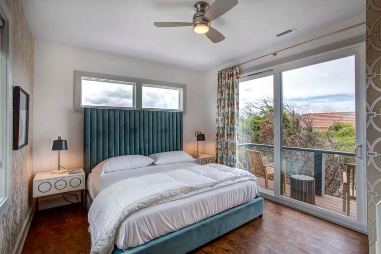 1st Floor King with Private Bath (NW)