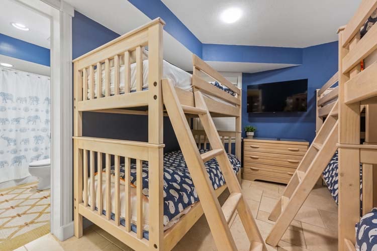 Ground Floor Doubles & Twin Bunk with Private Bath
