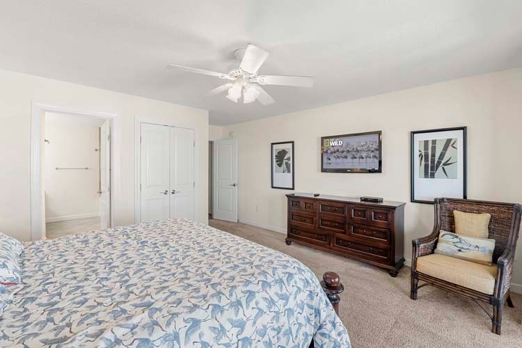 1st Floor King with Private Bath