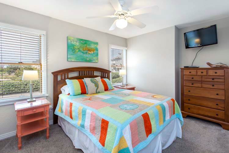 1st Floor Queen with Private Bath