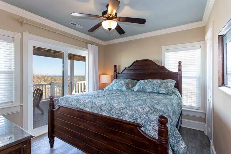 1st Floor King with Private Bath