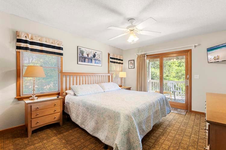 1st Floor King with Private Bath