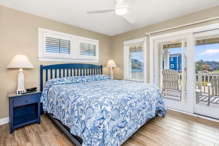 1st Floor King with Private Bath