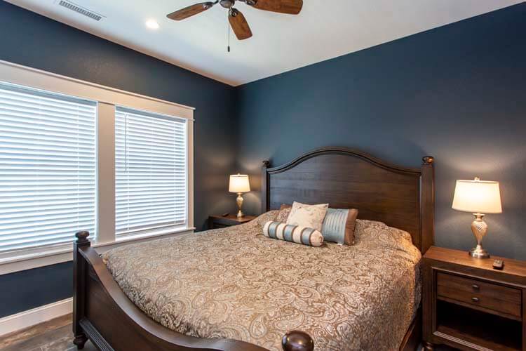 1st Floor King with Shared Bath (11)