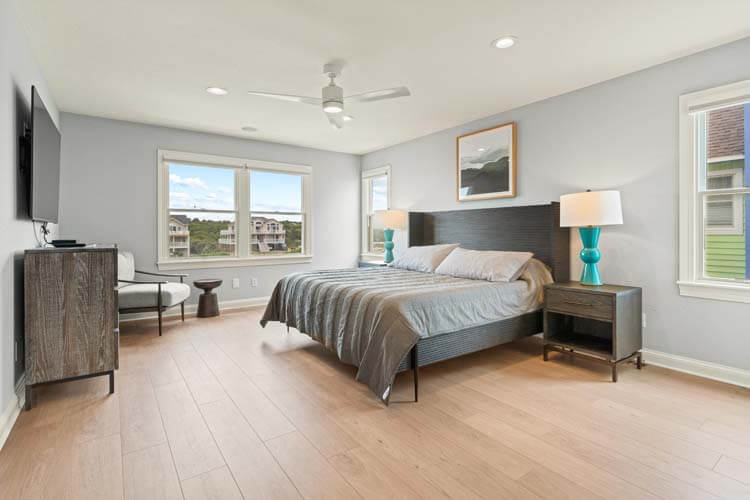 1st Floor King with Private Bath