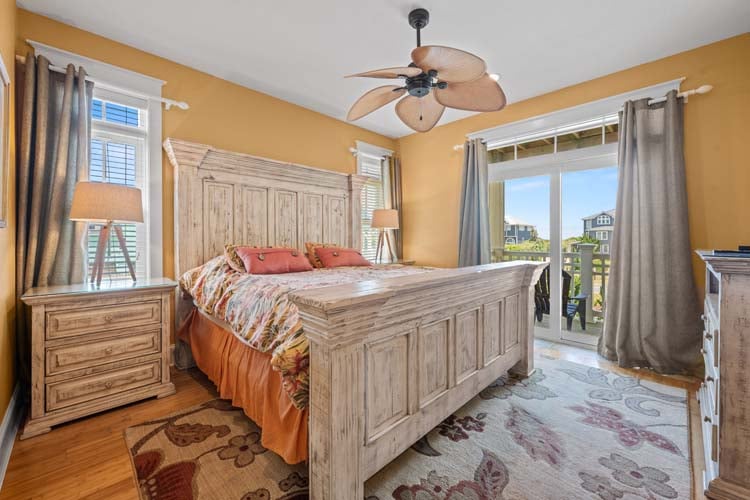 1st Floor King with Private Bath