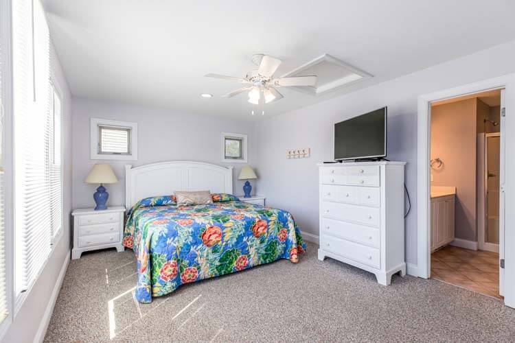 1st Floor King with Private Bath