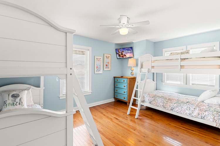 1st Floor Twin Bunks with Private Bath