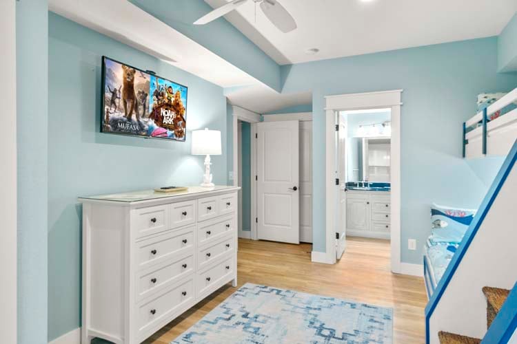 Ground Floor Pyramid Bunks with Private Bath