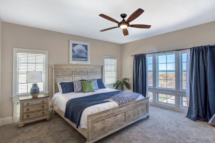 1st Floor King with Private Bath