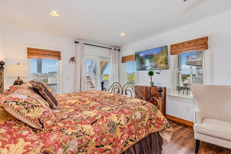 1st Floor King with Private Bath