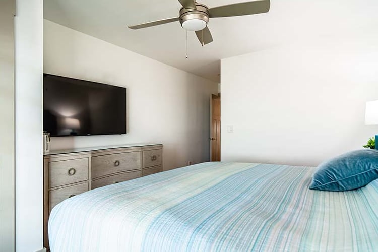 2nd Floor King with Private Bath (7)