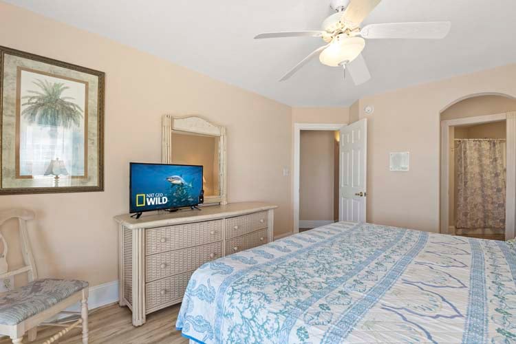 1st Floor King with Private Bath