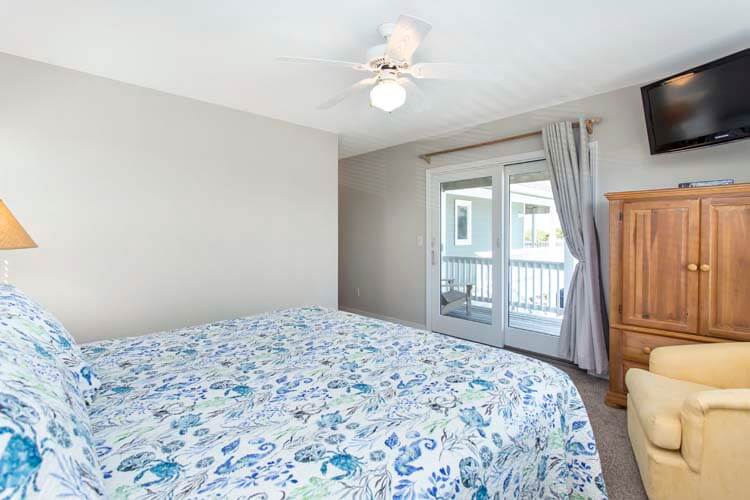 1st Floor King with Private Bath