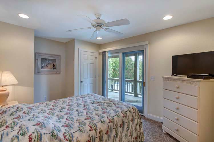 1st Floor Queen with Private Bath