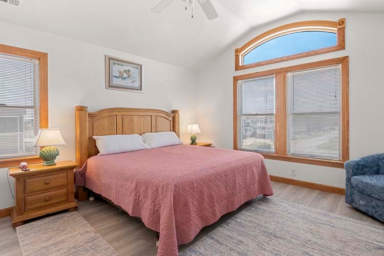 2nd Floor King with Private Bath