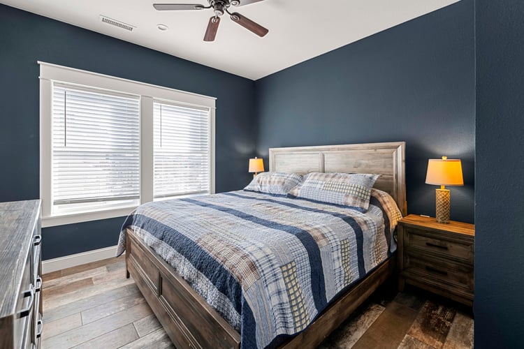 1st Floor King with Private Bath (8)