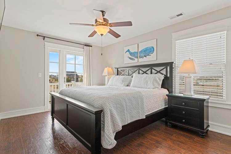 1st Floor King with Private Bath