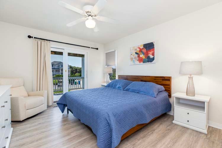 1st Floor King with Private Bath