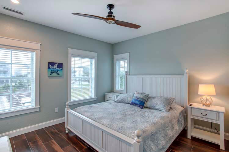 Ground Floor King with Private Bath (NW)