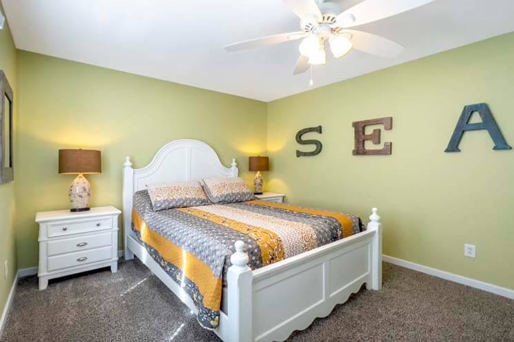 1st Floor Queen Bedroom