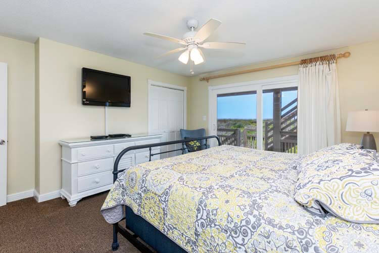 1st Floor King with Private Bath