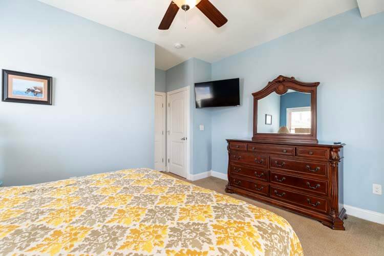 1st Floor King with Private Bath