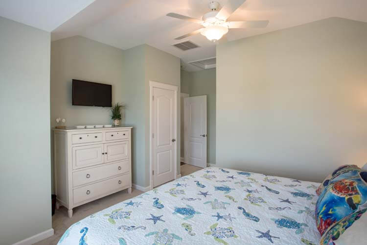 2nd Floor King with Private Bath