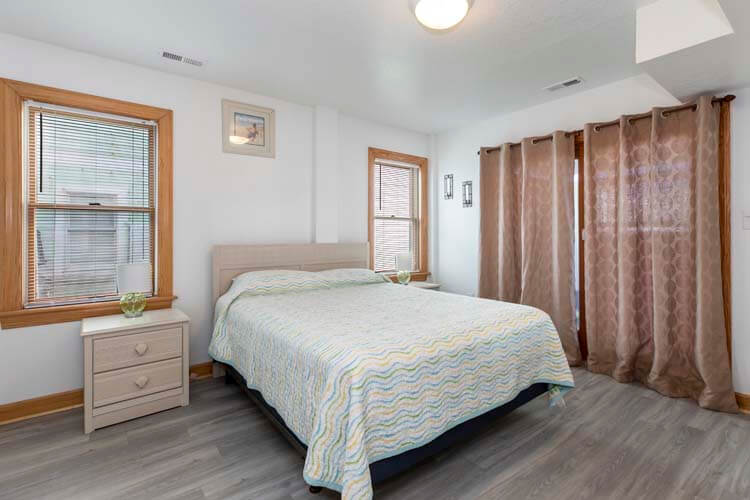 Ground Floor Queen with Shared Bath
