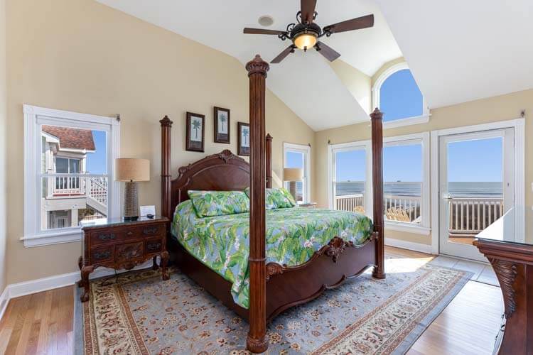 2nd Floor Oceanview King with Private Bath