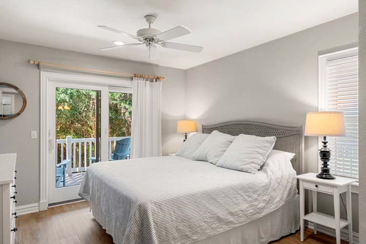 1st Floor King with Private Bath