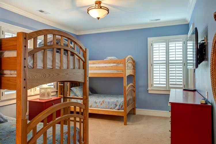 1st Floor Twin Bunks with Private Bath