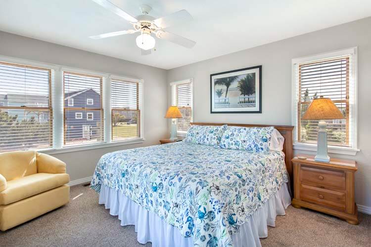 1st Floor King with Private Bath