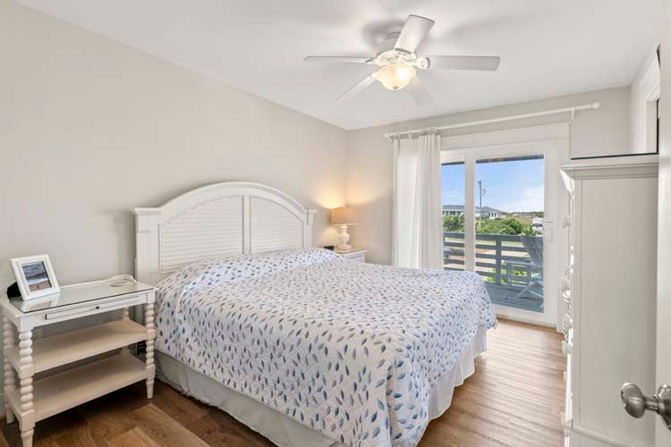 1st Floor King with Private Bath