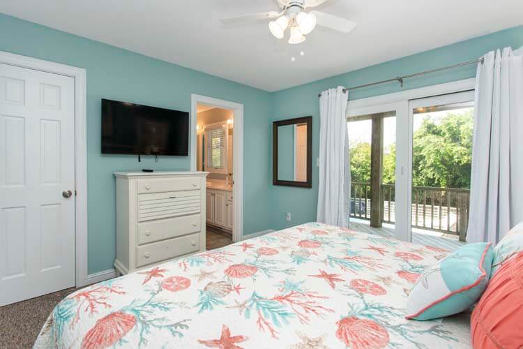 1st Floor King with Shared Bath