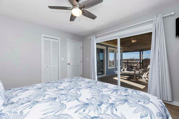 1st Floor King with Private Bath