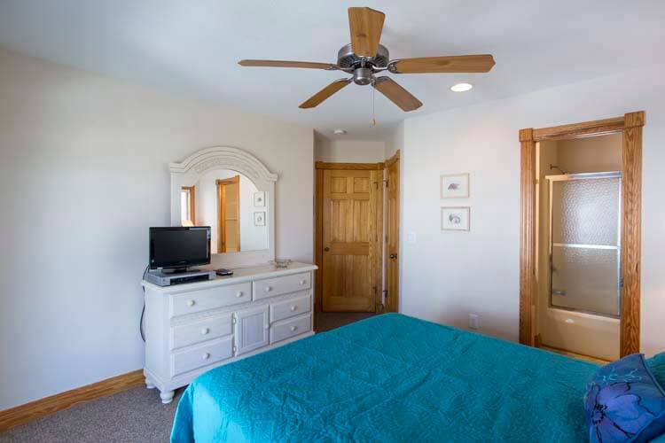 1st Floor Queen with Private Bath