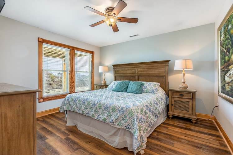 1st Floor King with Private Bath