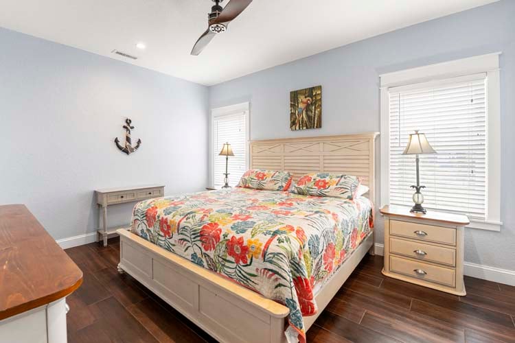 1st Floor King with Private Bath (6)