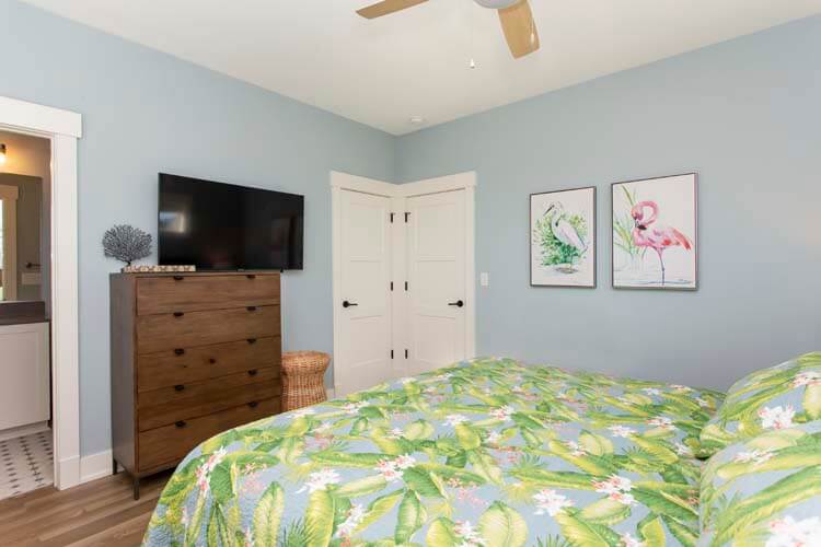 1st Floor King with Private Bath