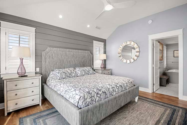 2nd Floor King with Private Bath