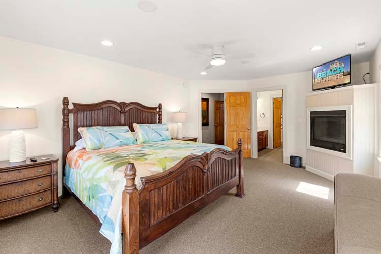 2nd Floor King with Private Bath (1)