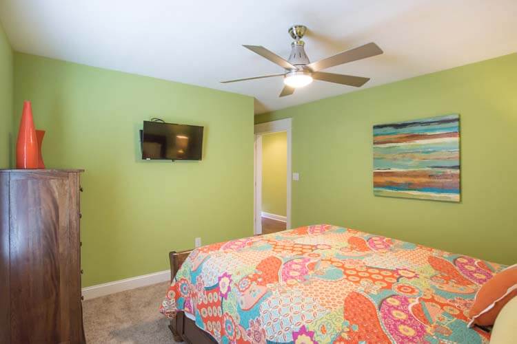 1st Floor Queen with Private Bath