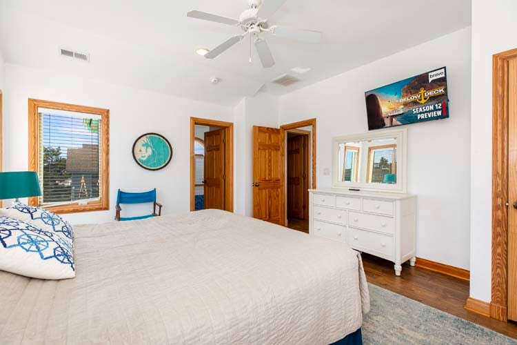 2nd Floor King with Private Bath