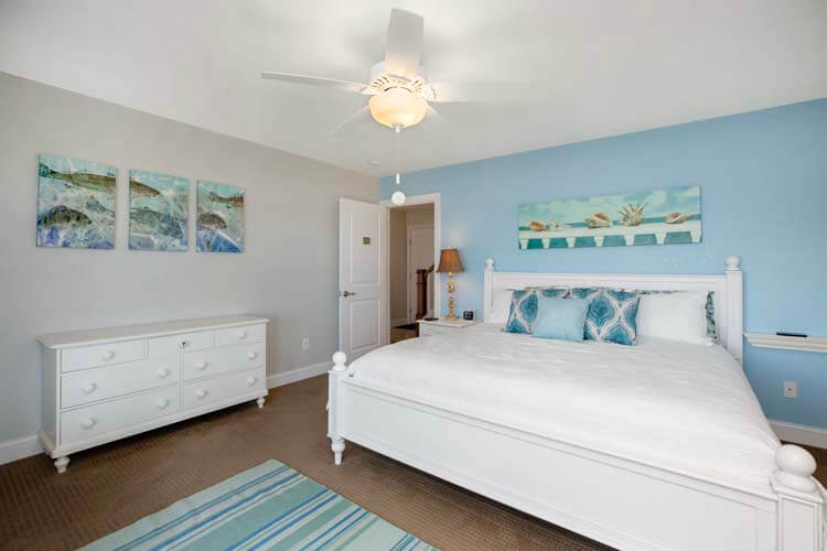 1st Floor King with Private Bath